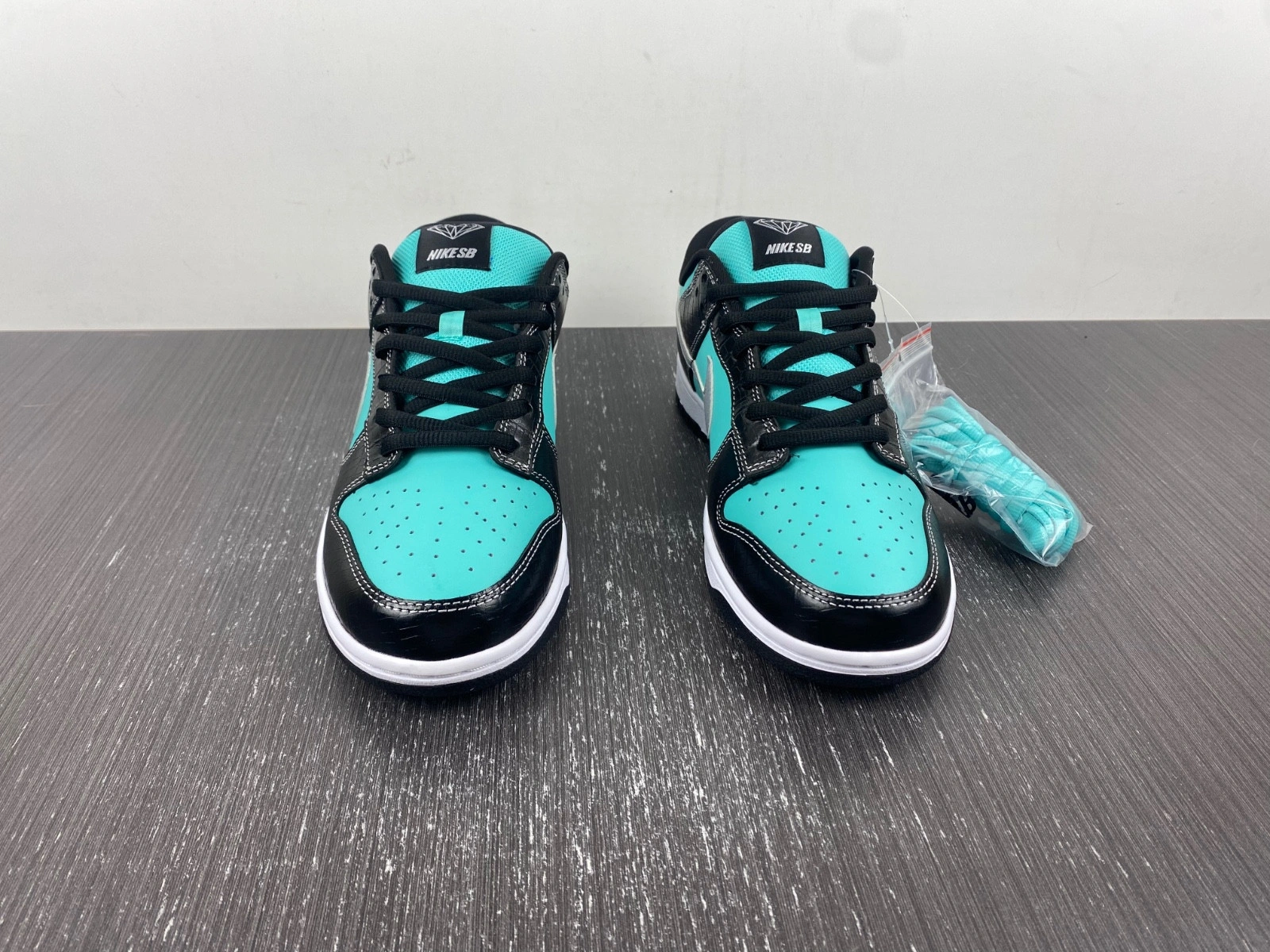 Nike Dunk SB Low Diamond Supply Co. 