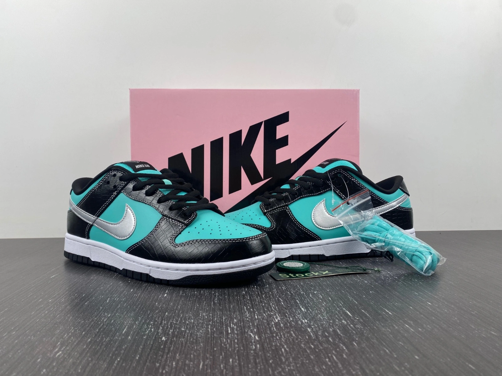 Nike Dunk SB Low Diamond Supply Co. 