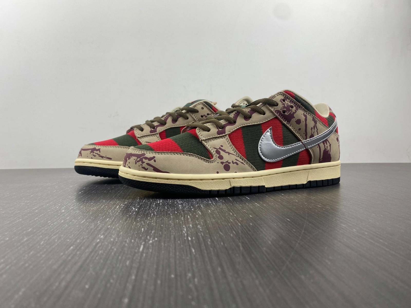 Nike Dunk SB Low Freddy Krueger - 313170-202
