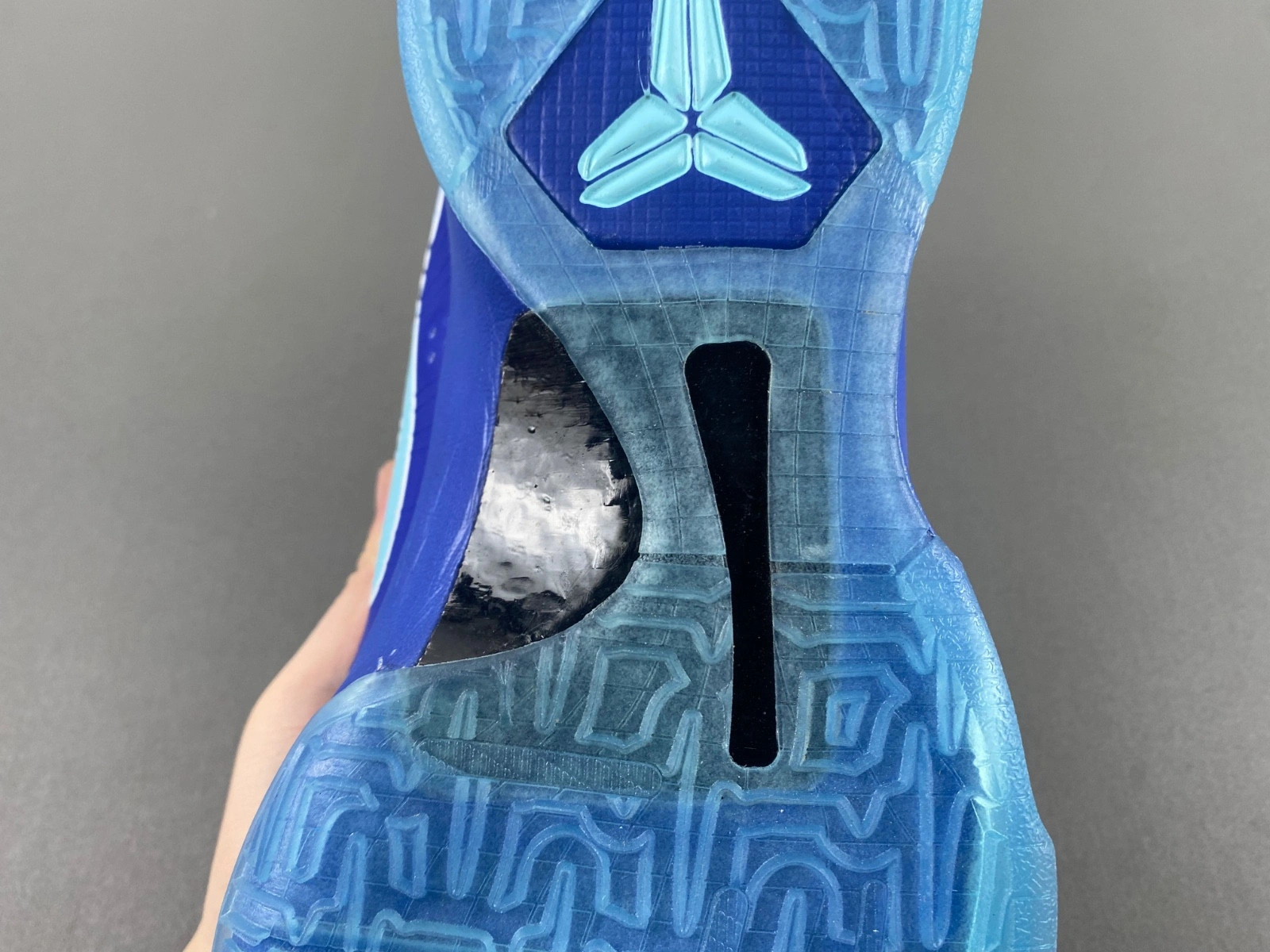 Nike Kobe 5 Protro “X-Ray”  HJ4303-400