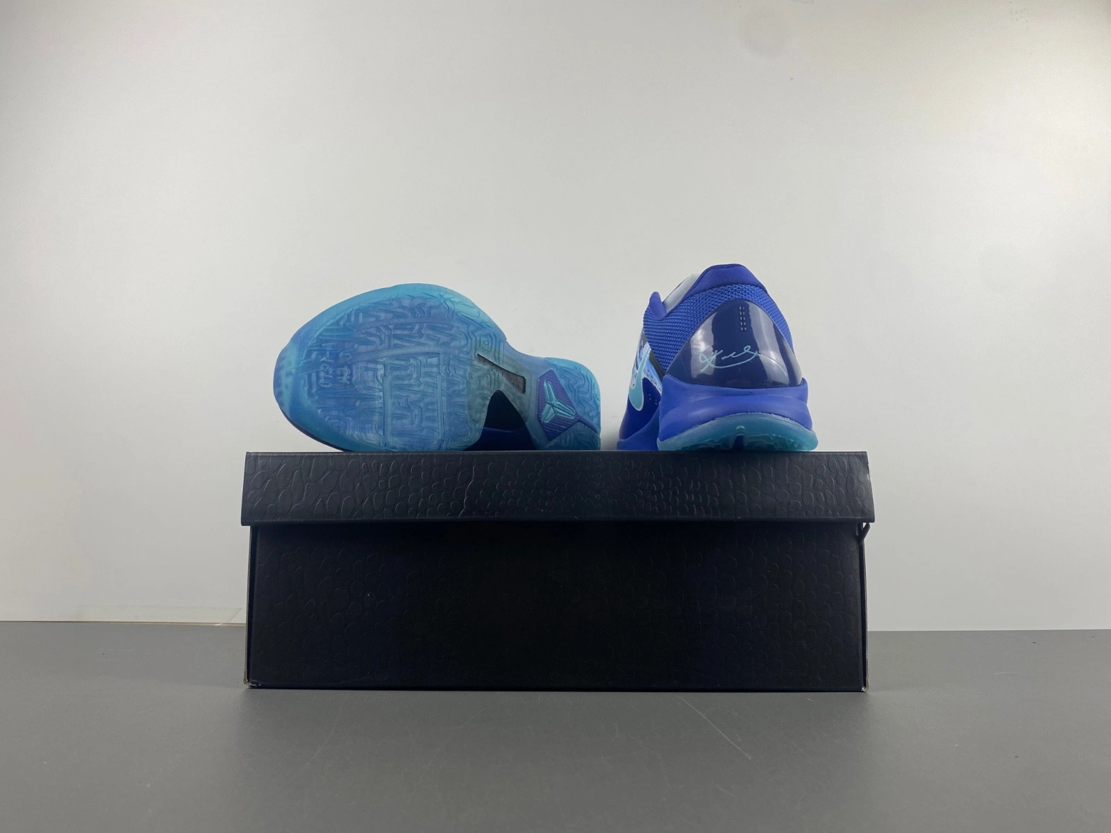 Nike Kobe 5 Protro “X-Ray”  HJ4303-400