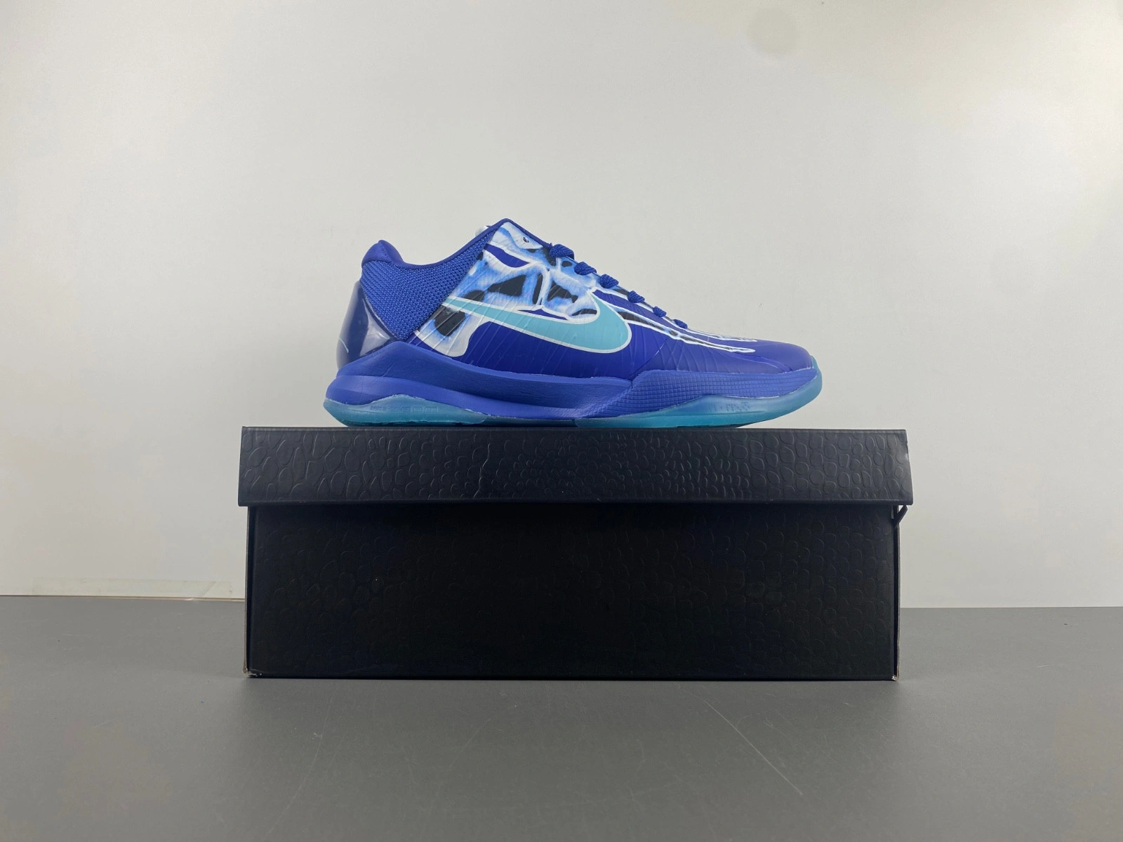 Nike Kobe 5 Protro “X-Ray”  HJ4303-400