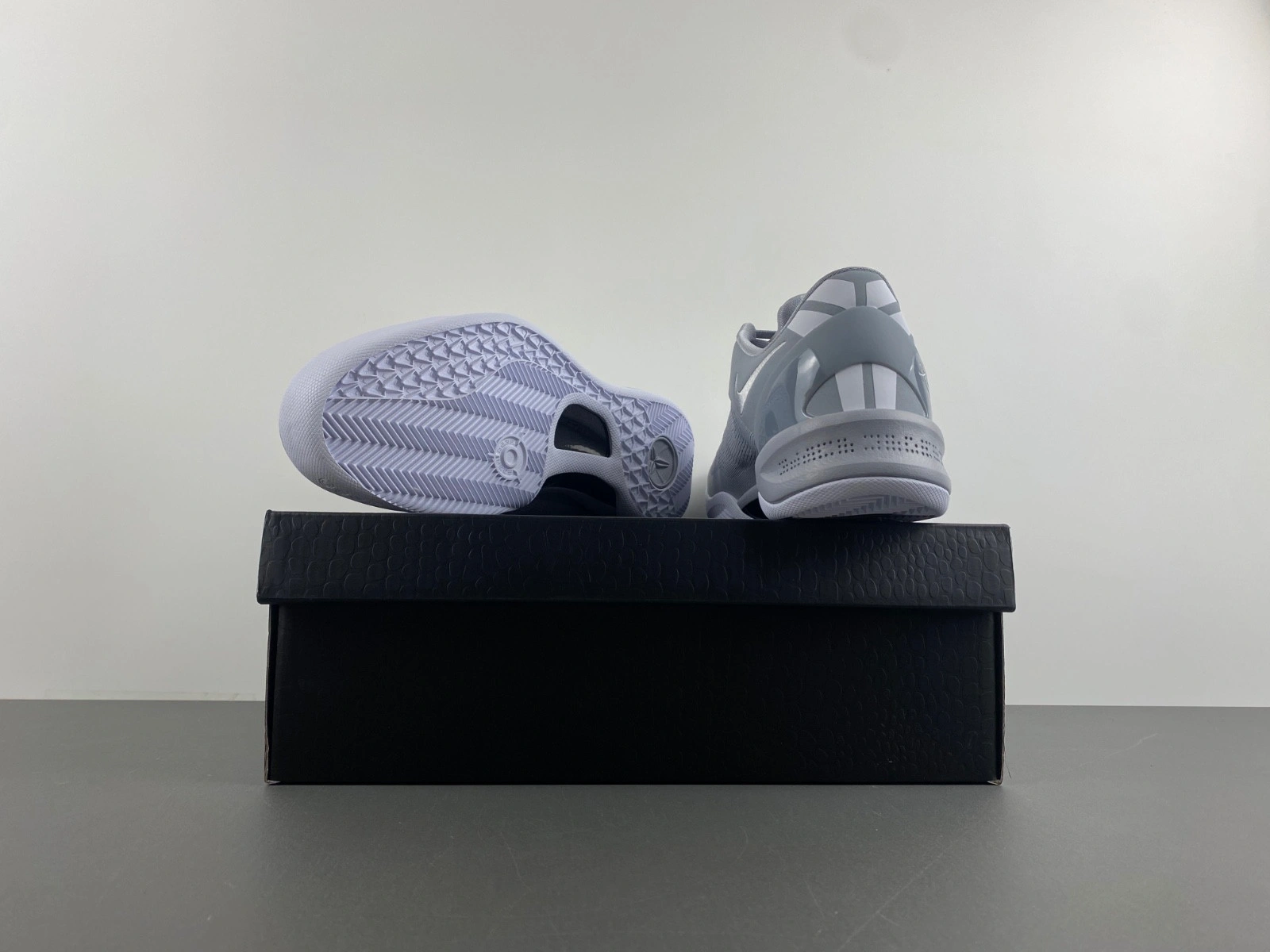 Nike Kobe 8 Protro Wolf Grey  HF9550-002