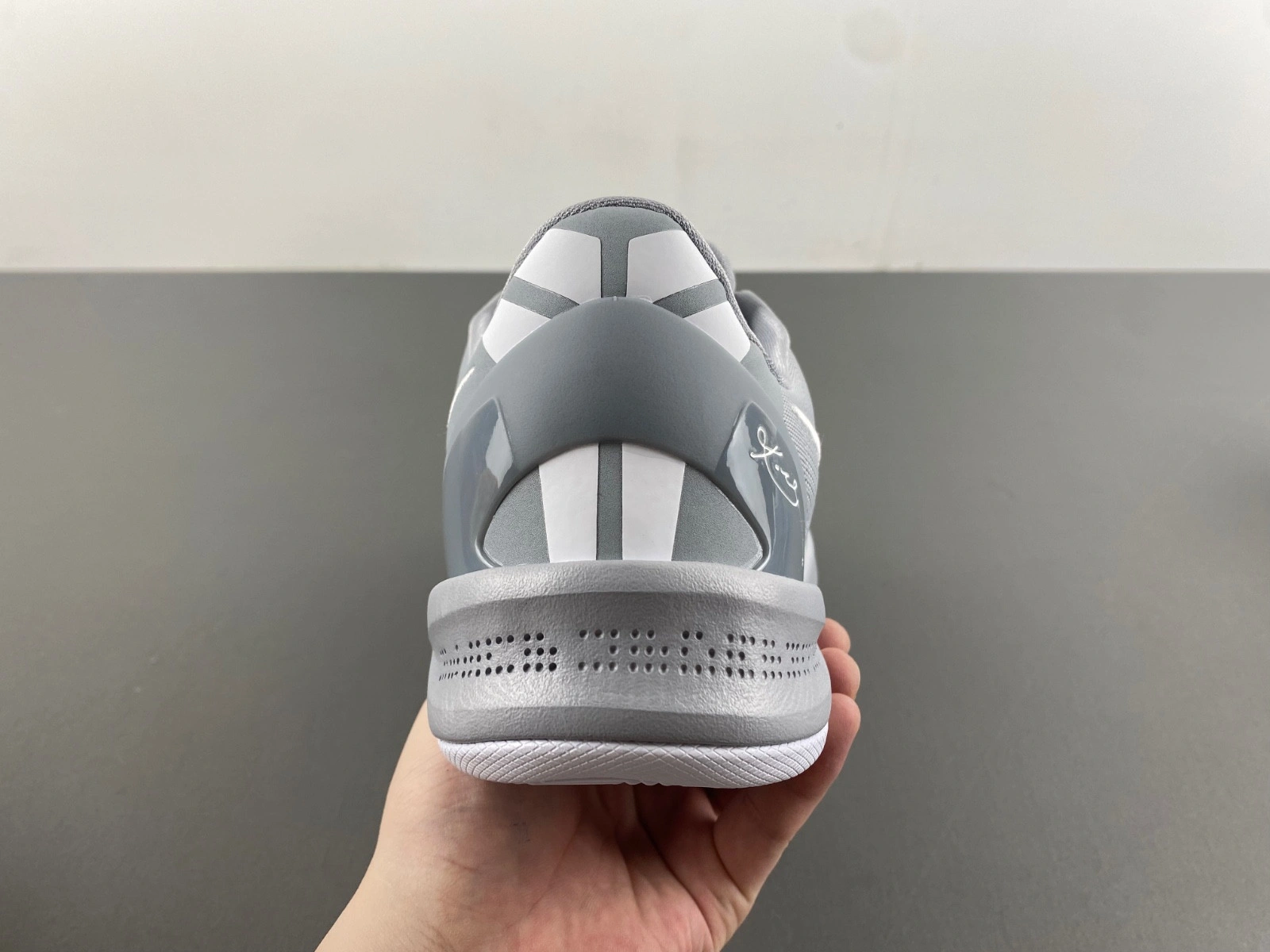Nike Kobe 8 Protro Wolf Grey  HF9550-002
