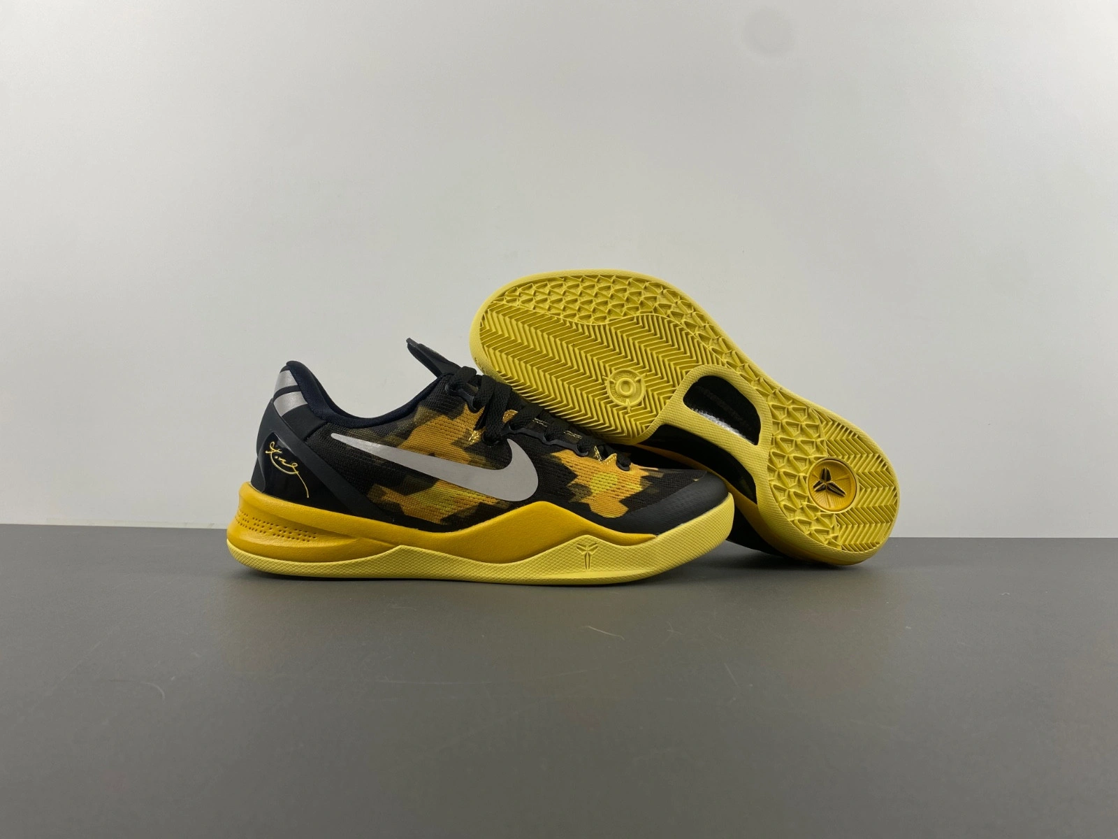 Nike Kobe 8 XDR 'Black Yellow' 555286-077
