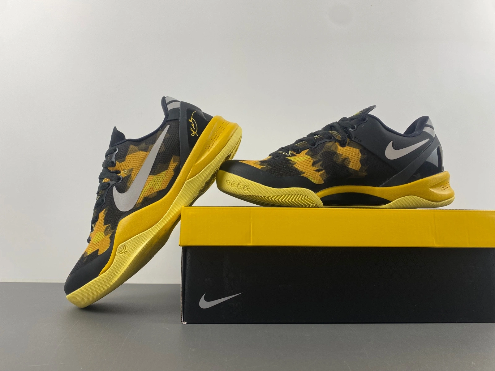 Nike Kobe 8 XDR 'Black Yellow' 555286-077