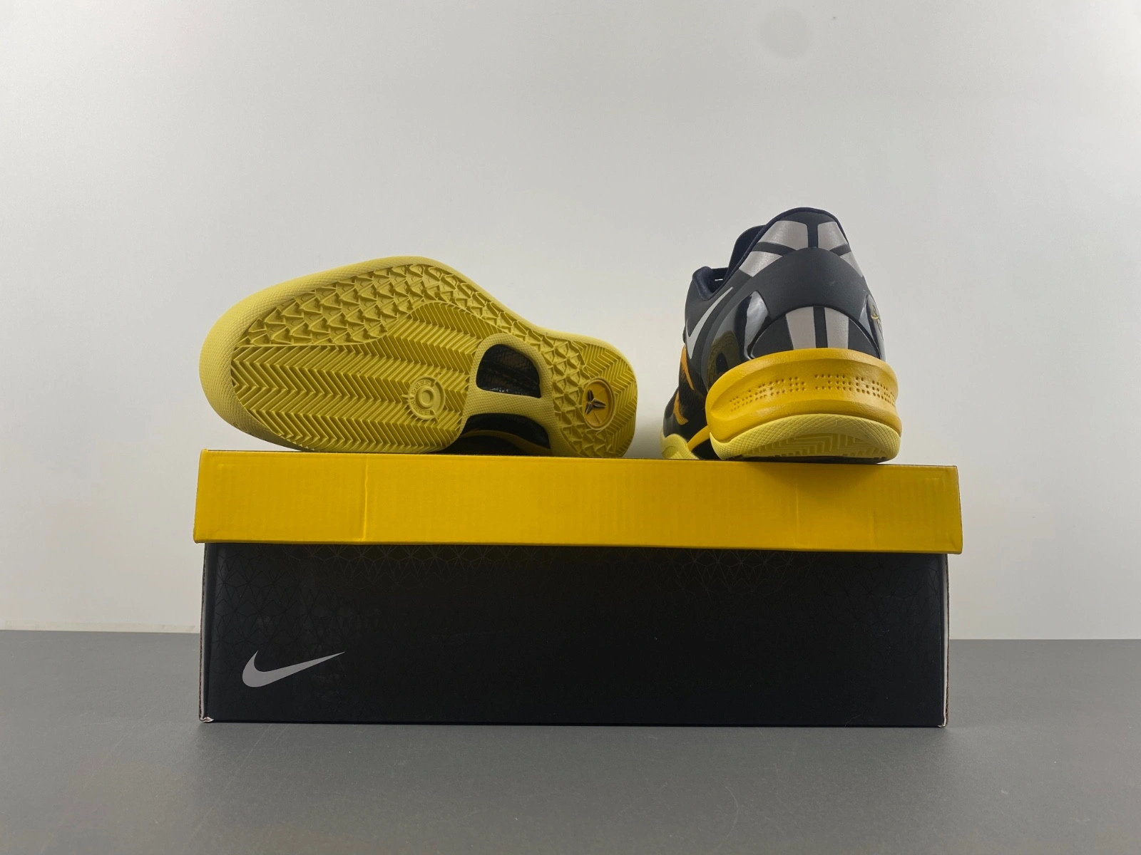Nike Kobe 8 XDR 'Black Yellow' 555286-077