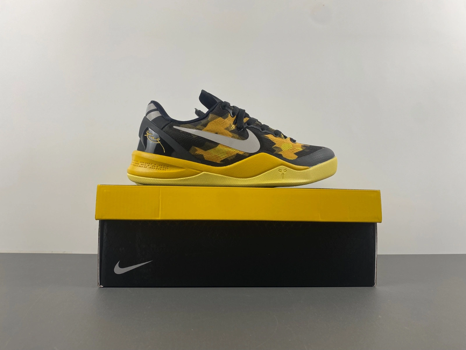 Nike Kobe 8 XDR 'Black Yellow' 555286-077