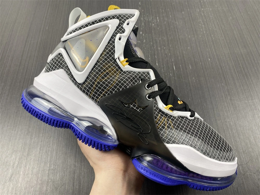 Nike LeBron 19 Hardwood Classic DC9340-002