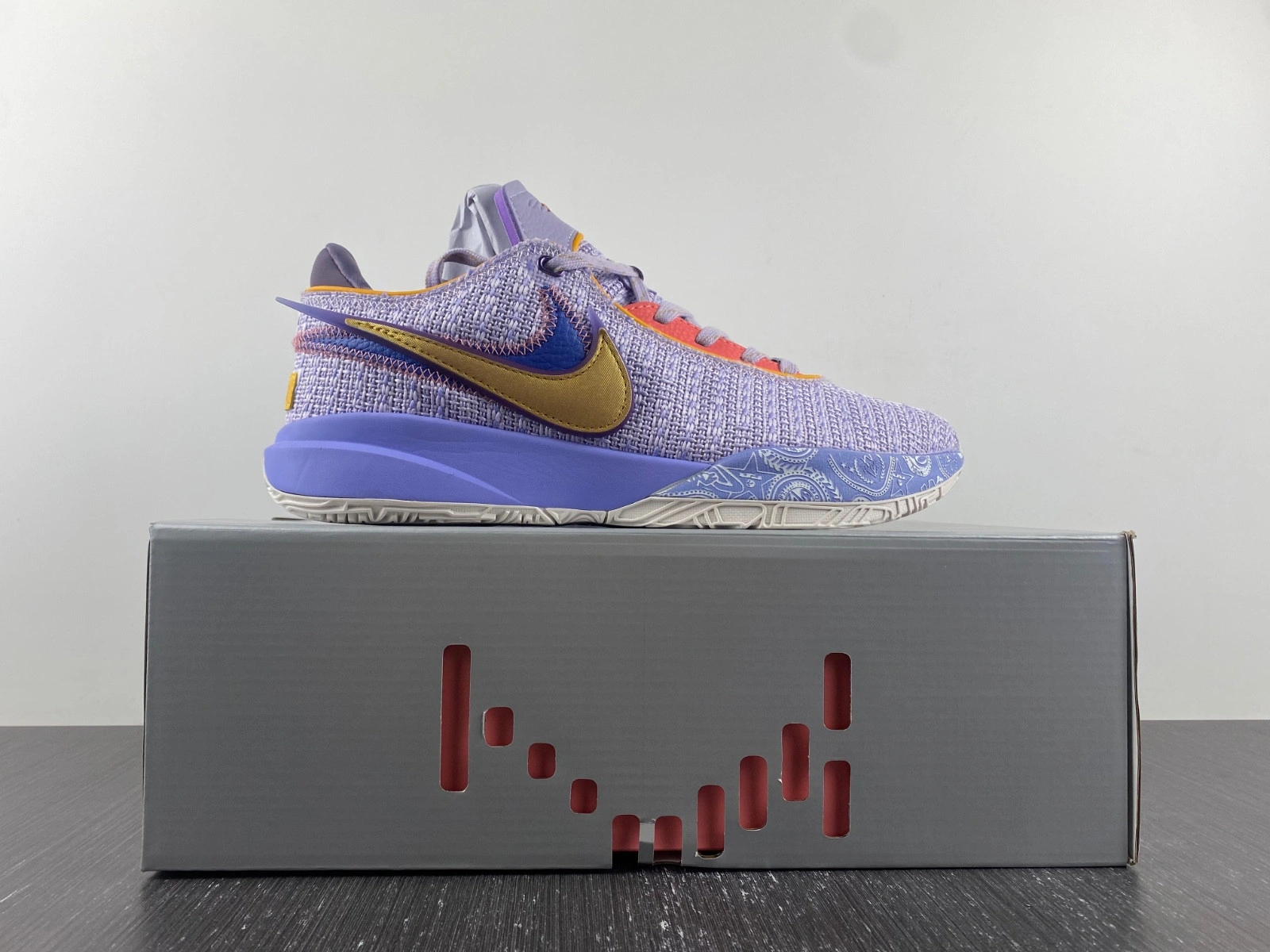 Nike LeBron 20 EP 'Purple And Gold' DJ5422-500