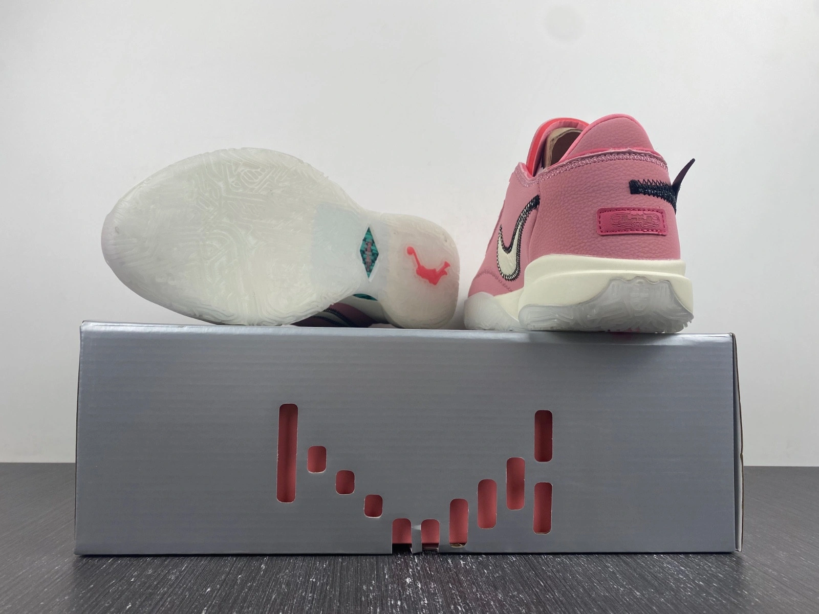 Nike LeBron 20 South Beast  DQ3827-900