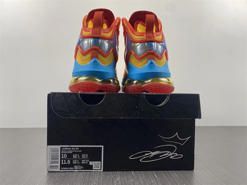 Nike Lebron 19 Tune Squad  DC9342-800