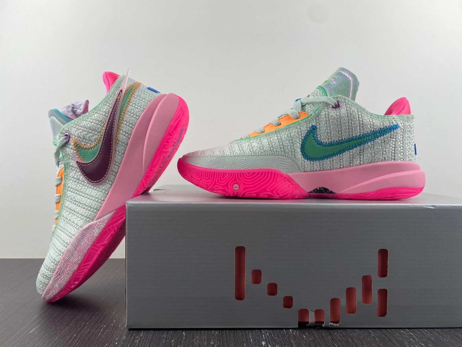 Nike Lebron 20 LBJ20  DJ5422-300