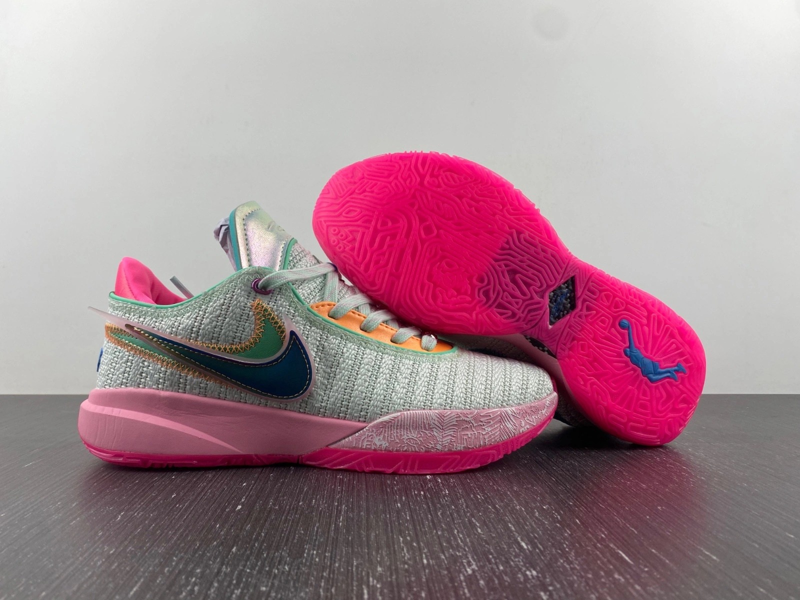 Nike Lebron 20 LBJ20  DJ5422-300