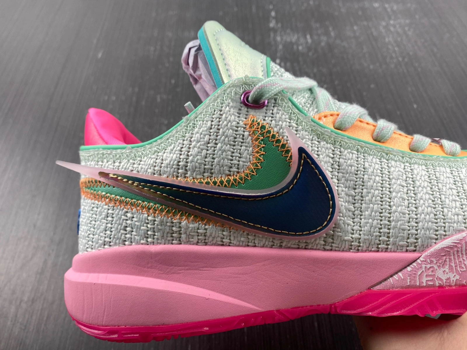 Nike Lebron 20 LBJ20  DJ5422-300