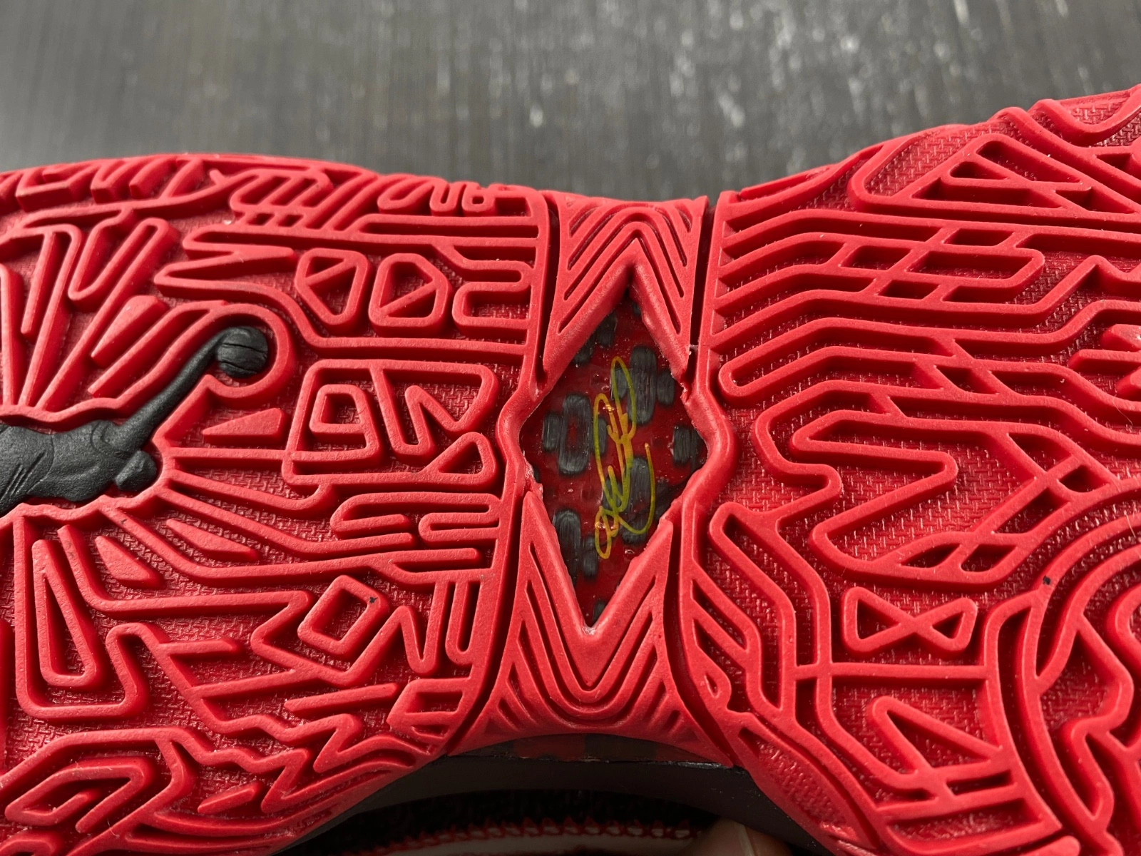 Nike Lebron 20 Miami Heat  DJ5422-001
