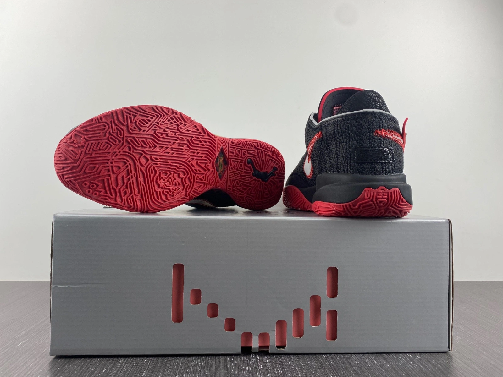 Nike Lebron 20 Miami Heat  DJ5422-001