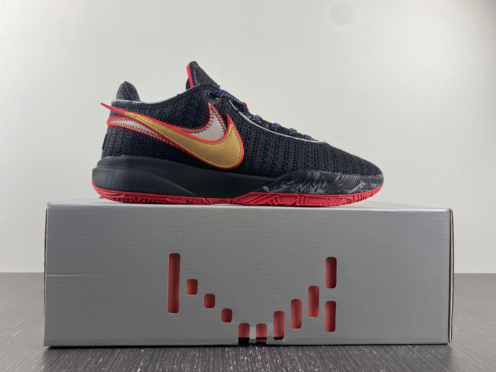 Nike Lebron 20 Miami Heat  DJ5422-001