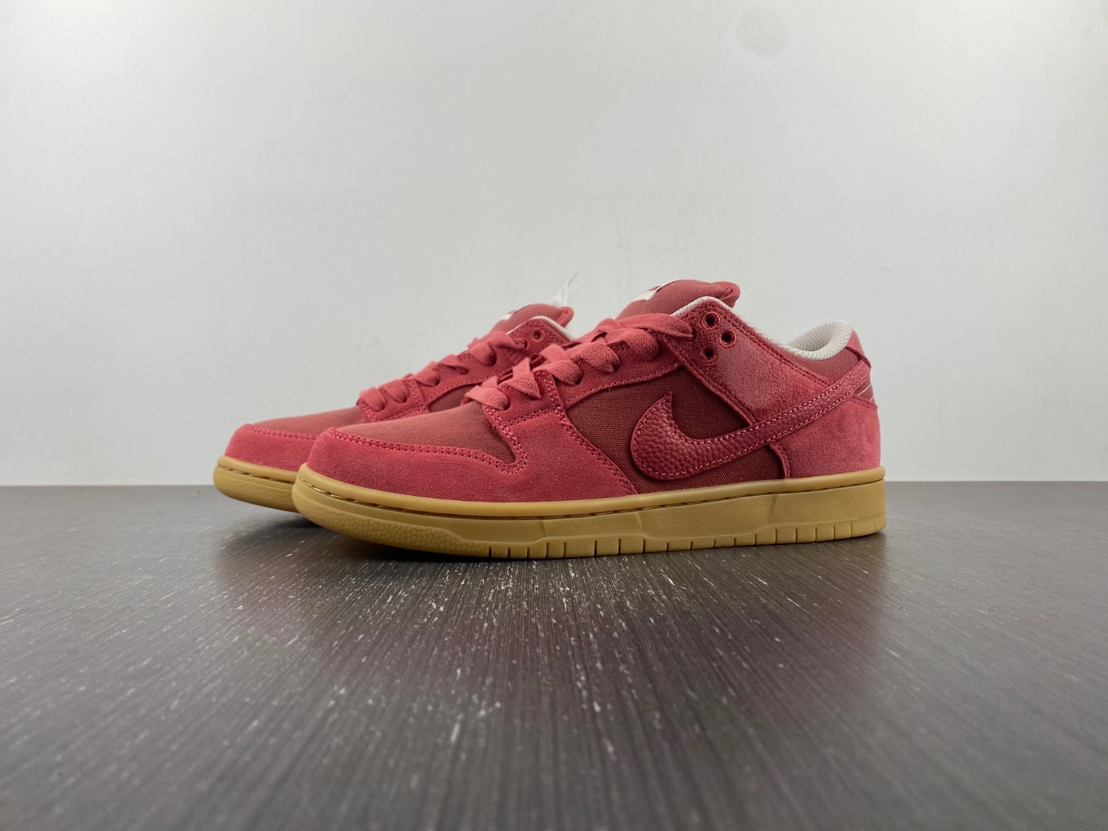 Nike SB Dunk 'Adobe' DV5429-600