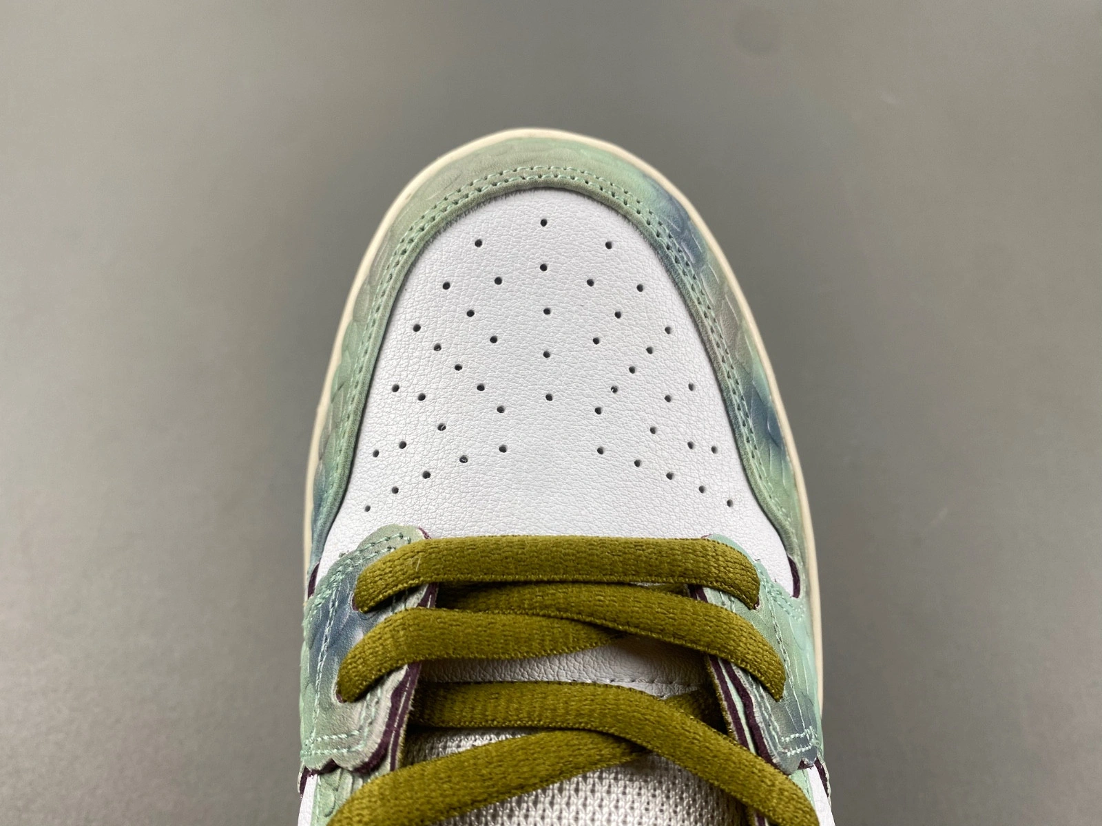 Nike SB Dunk Low Alexis Sablone Chameleon HJ3386-300