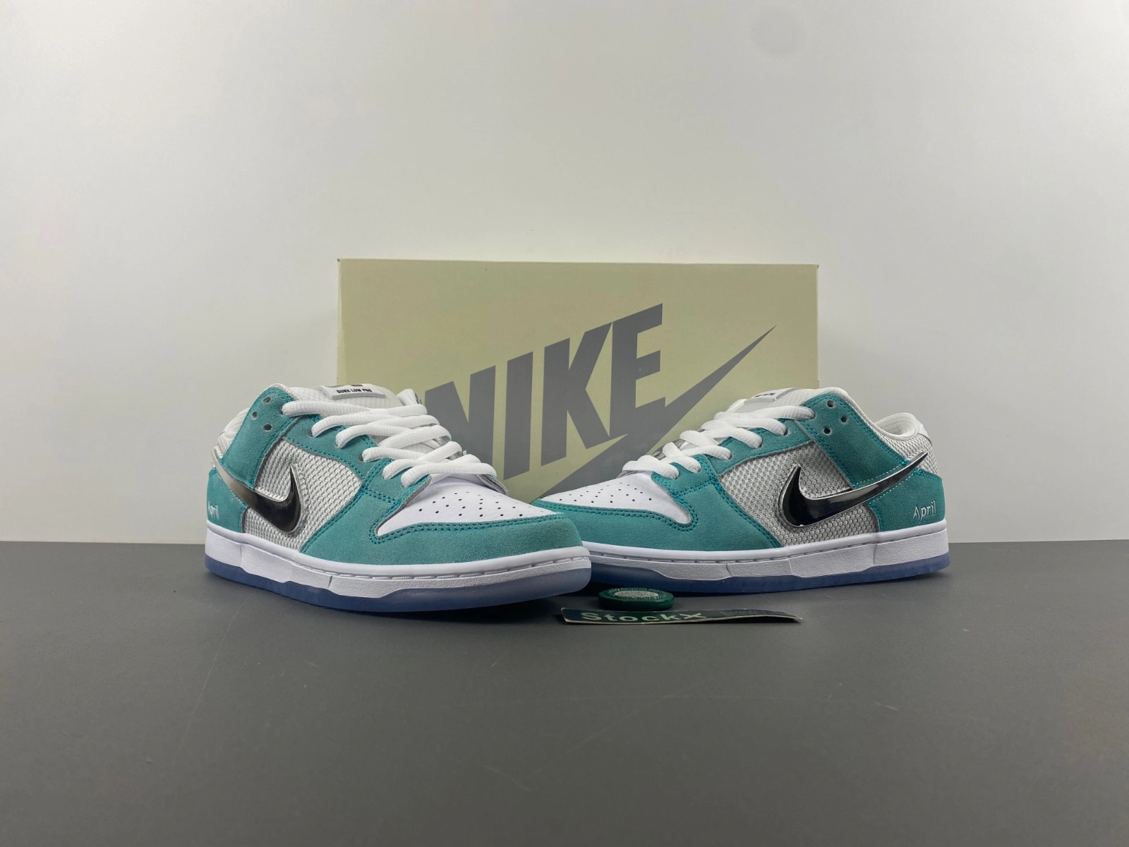 Nike SB Dunk Low April Skateboards Men's   FD2562-400