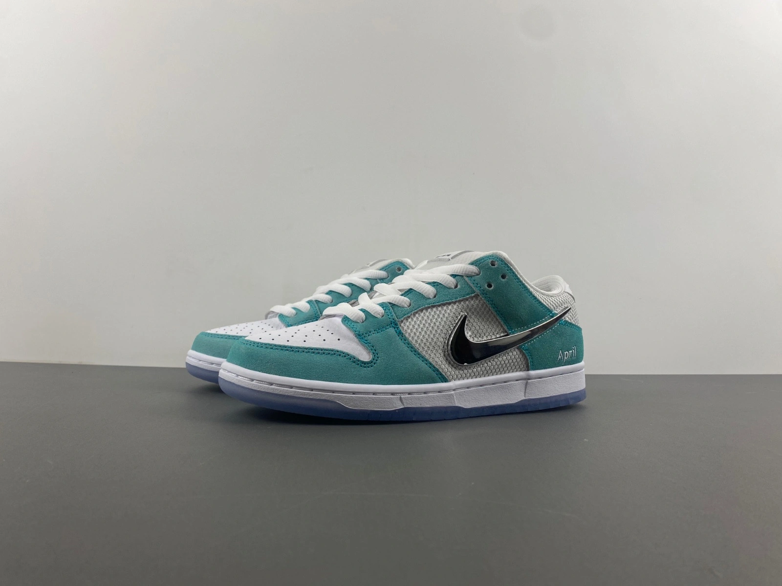 Nike SB Dunk Low April Skateboards Men's   FD2562-400