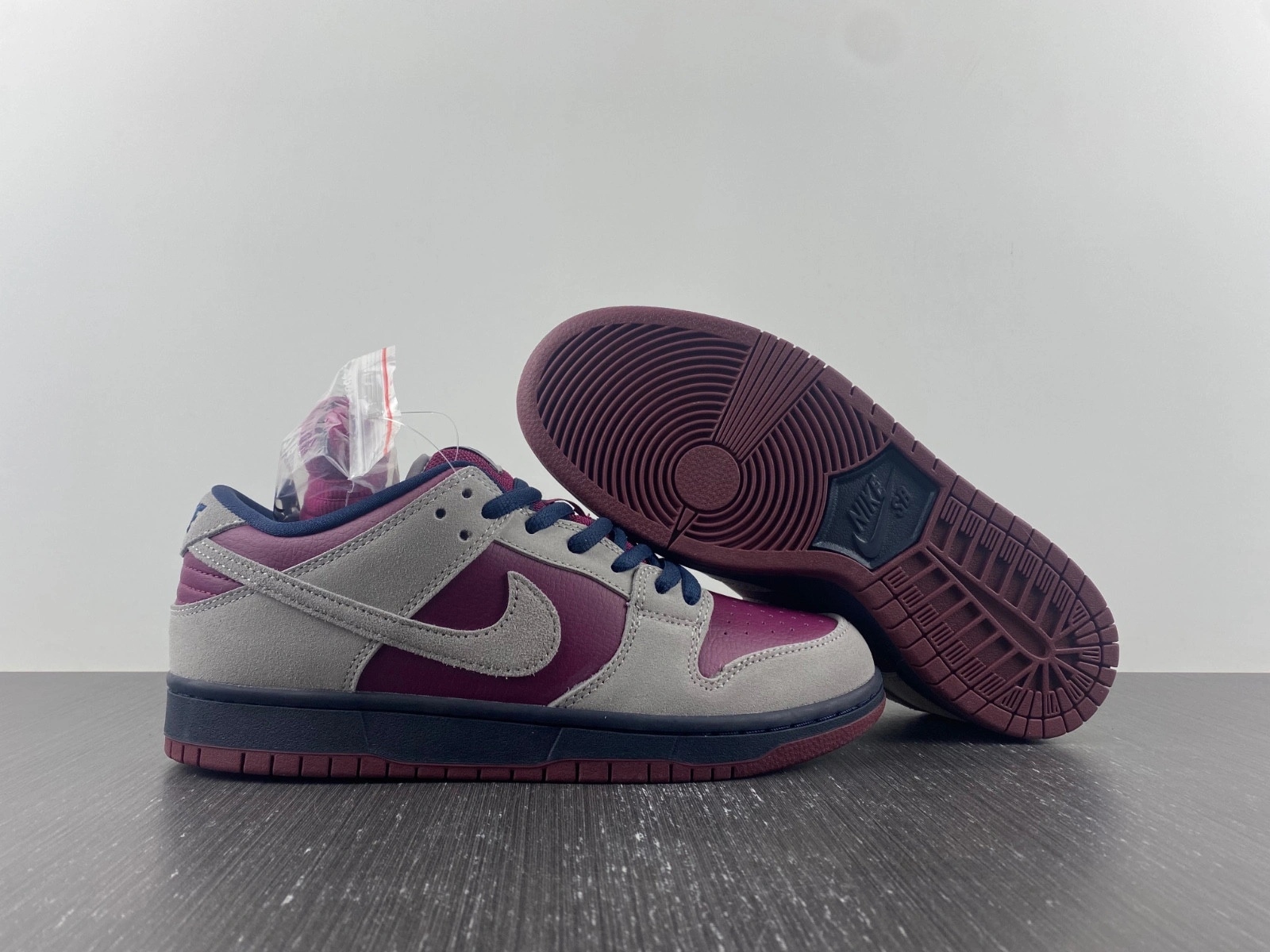 Nike SB Dunk Low Atmosphere Grey True Berry  BQ6817-001