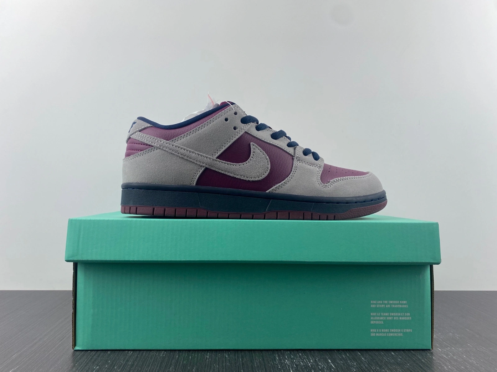Nike SB Dunk Low Atmosphere Grey True Berry  BQ6817-001