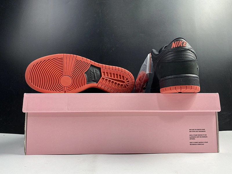 Nike SB Dunk Low Black Pigeon - 883232-008