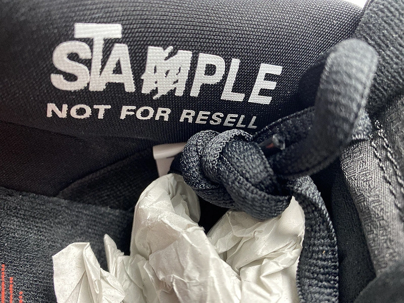 Nike SB Dunk Low Black Pigeon - 883232-008