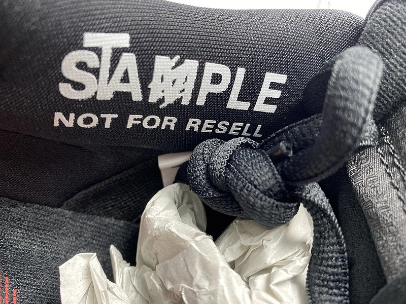 Nike SB Dunk Low Black Pigeon - 883232-008