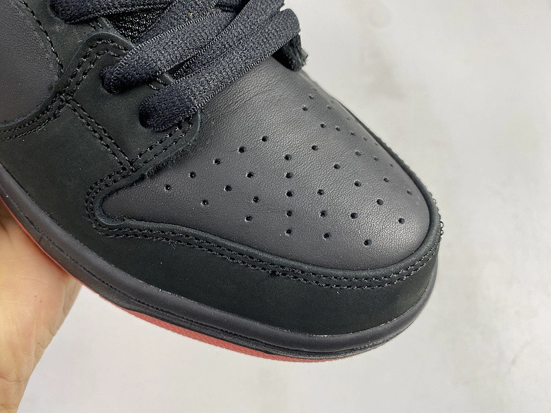 Nike SB Dunk Low Black Pigeon - 883232-008