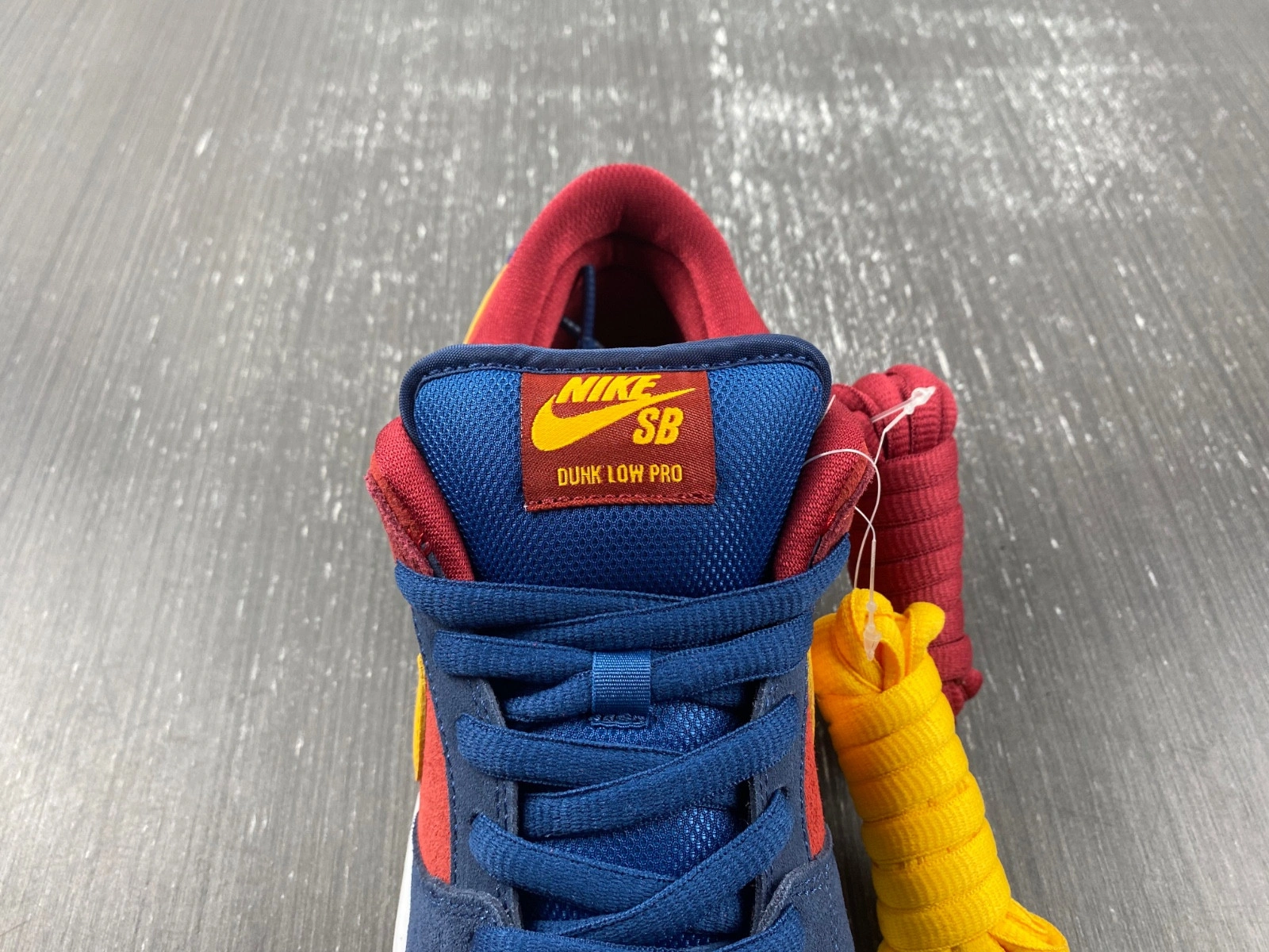 Nike SB Dunk Low Catalonia DJ0606-400