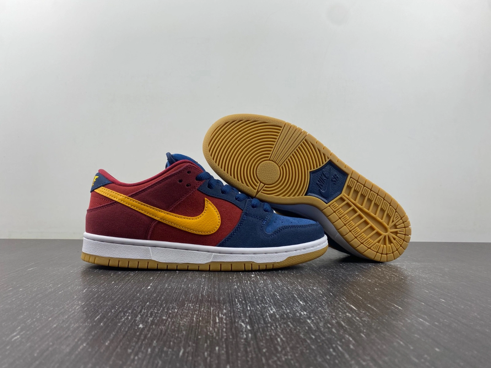 Nike SB Dunk Low Catalonia DJ0606-400