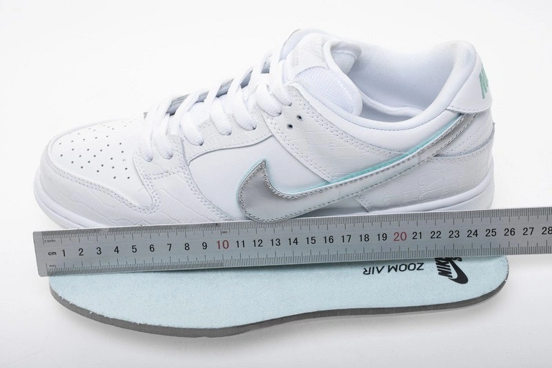Nike SB Dunk Low Diamond Supply Co White Diamond BV1310-100
