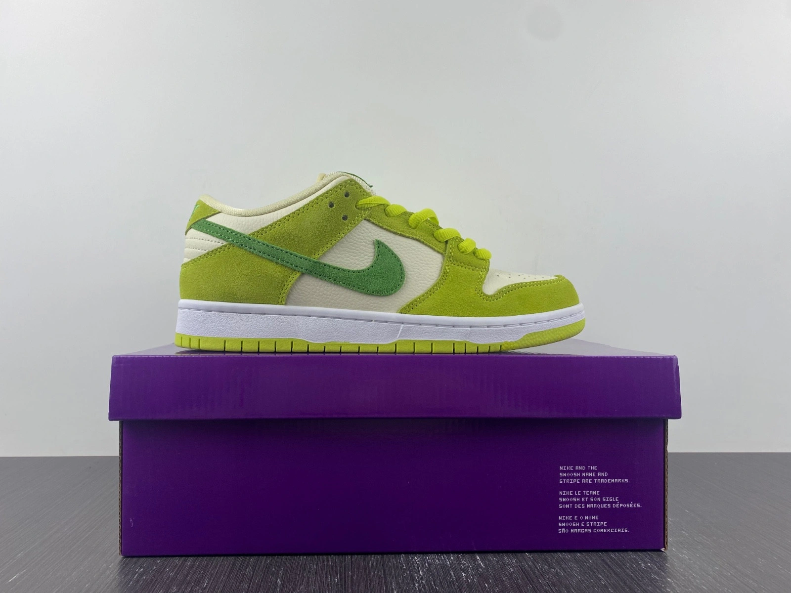 Nike SB Dunk Low Green Apple - DM0807-300