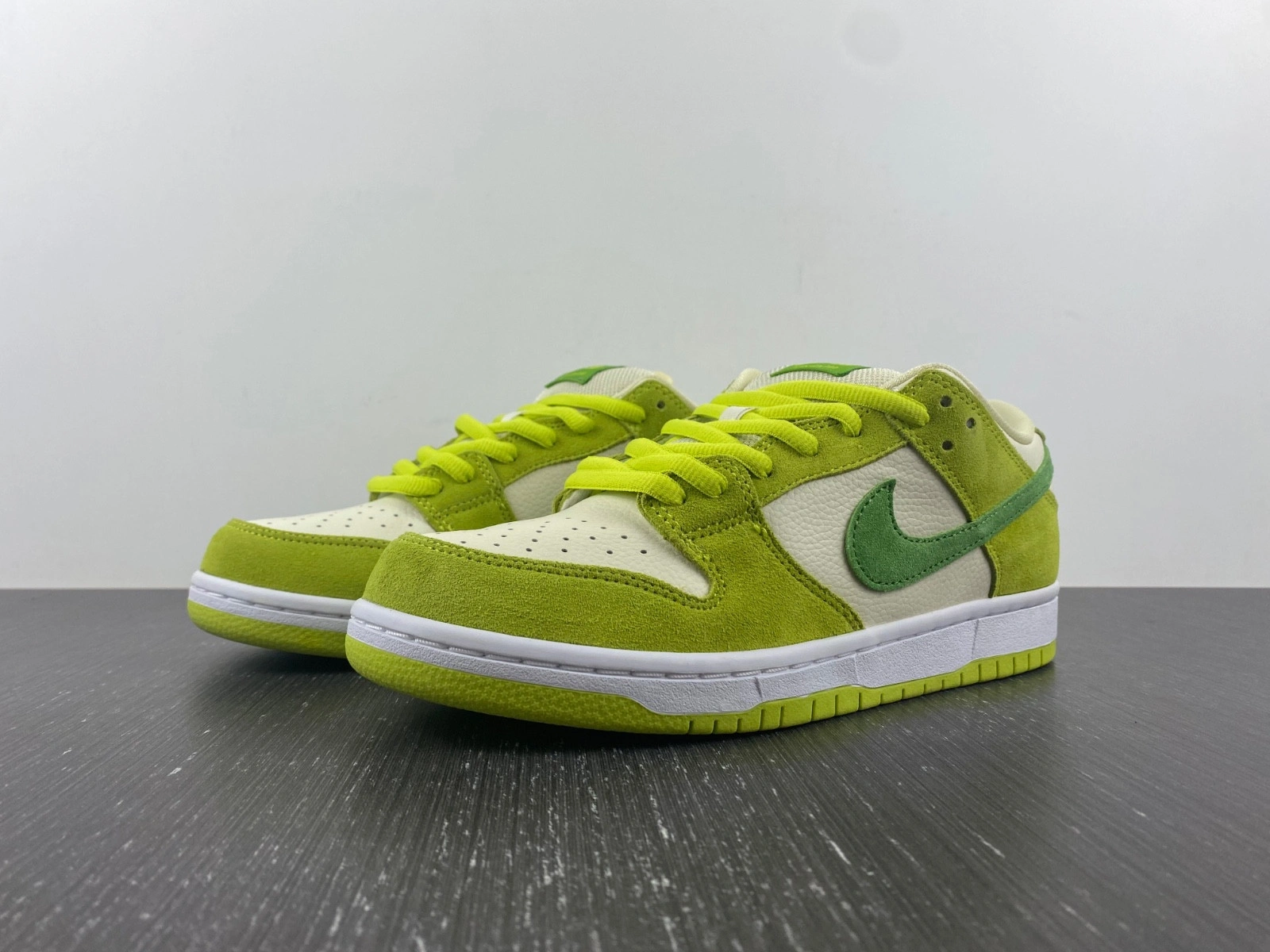 Nike SB Dunk Low Green Apple - DM0807-300