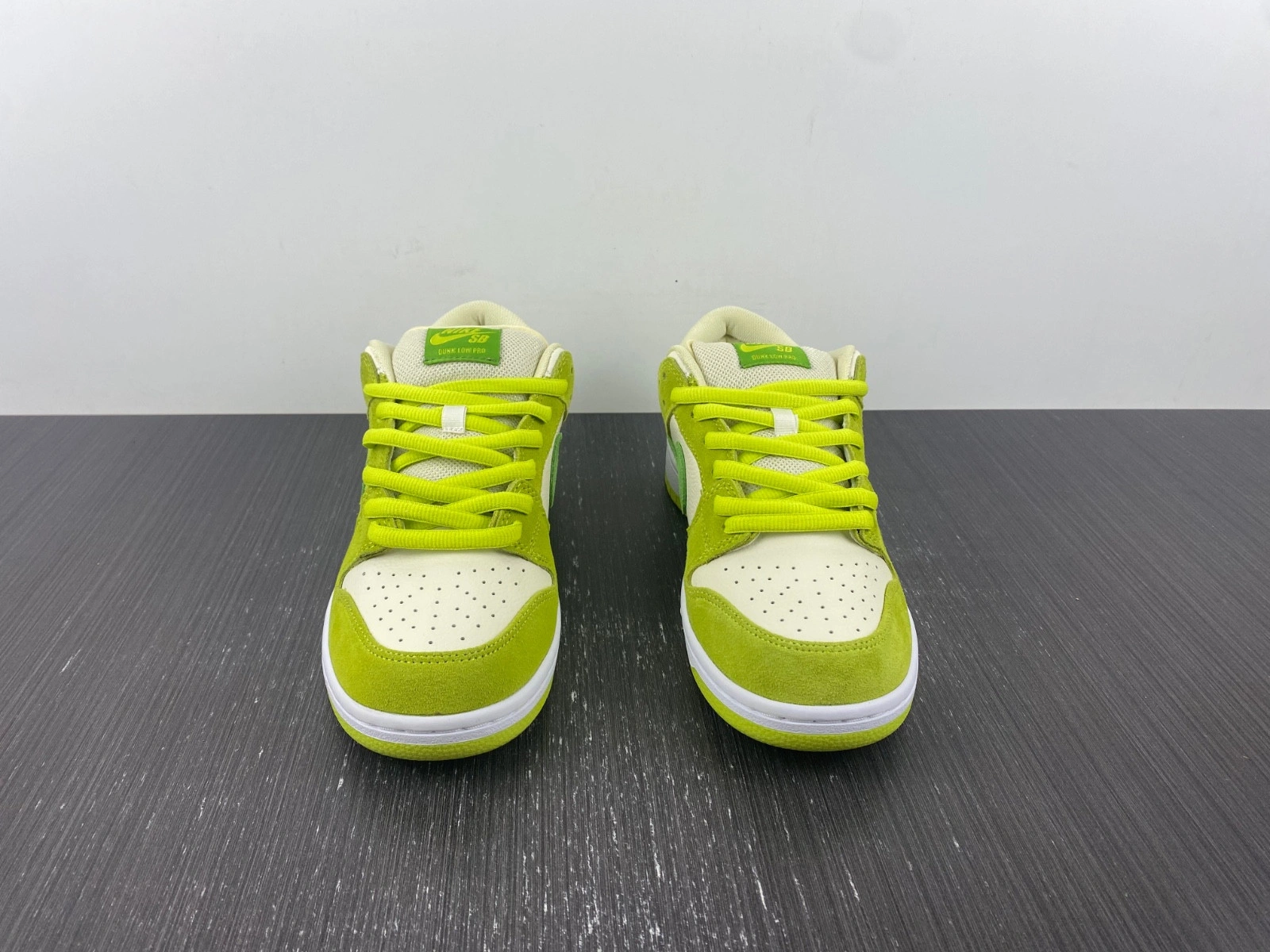 Nike SB Dunk Low Green Apple - DM0807-300