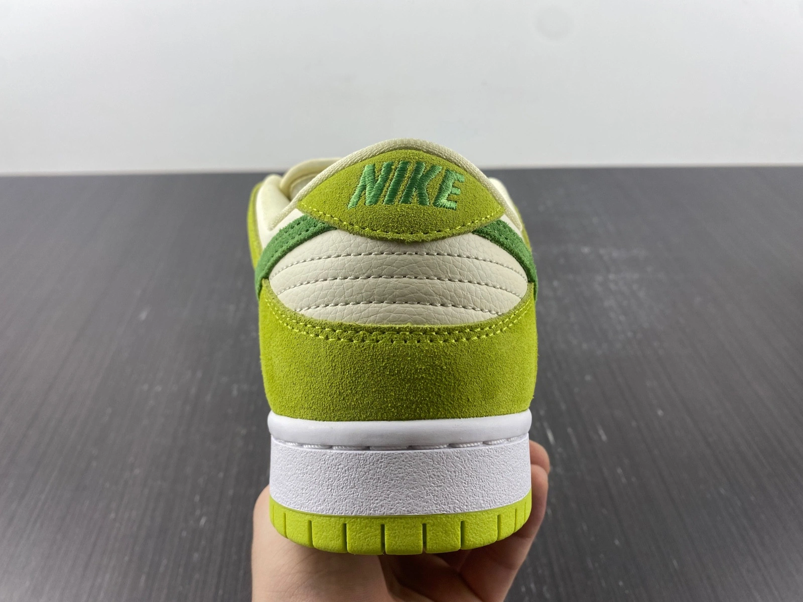 Nike SB Dunk Low Green Apple - DM0807-300