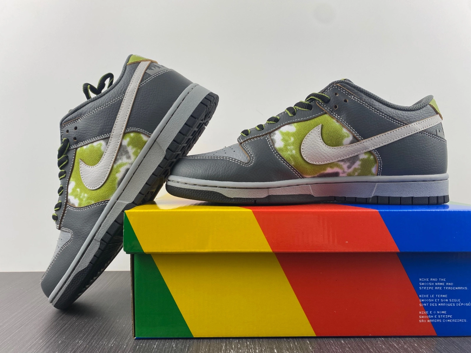 Nike SB Dunk Low HUF Wait, What!? (Friends and Family) FD8775-002
