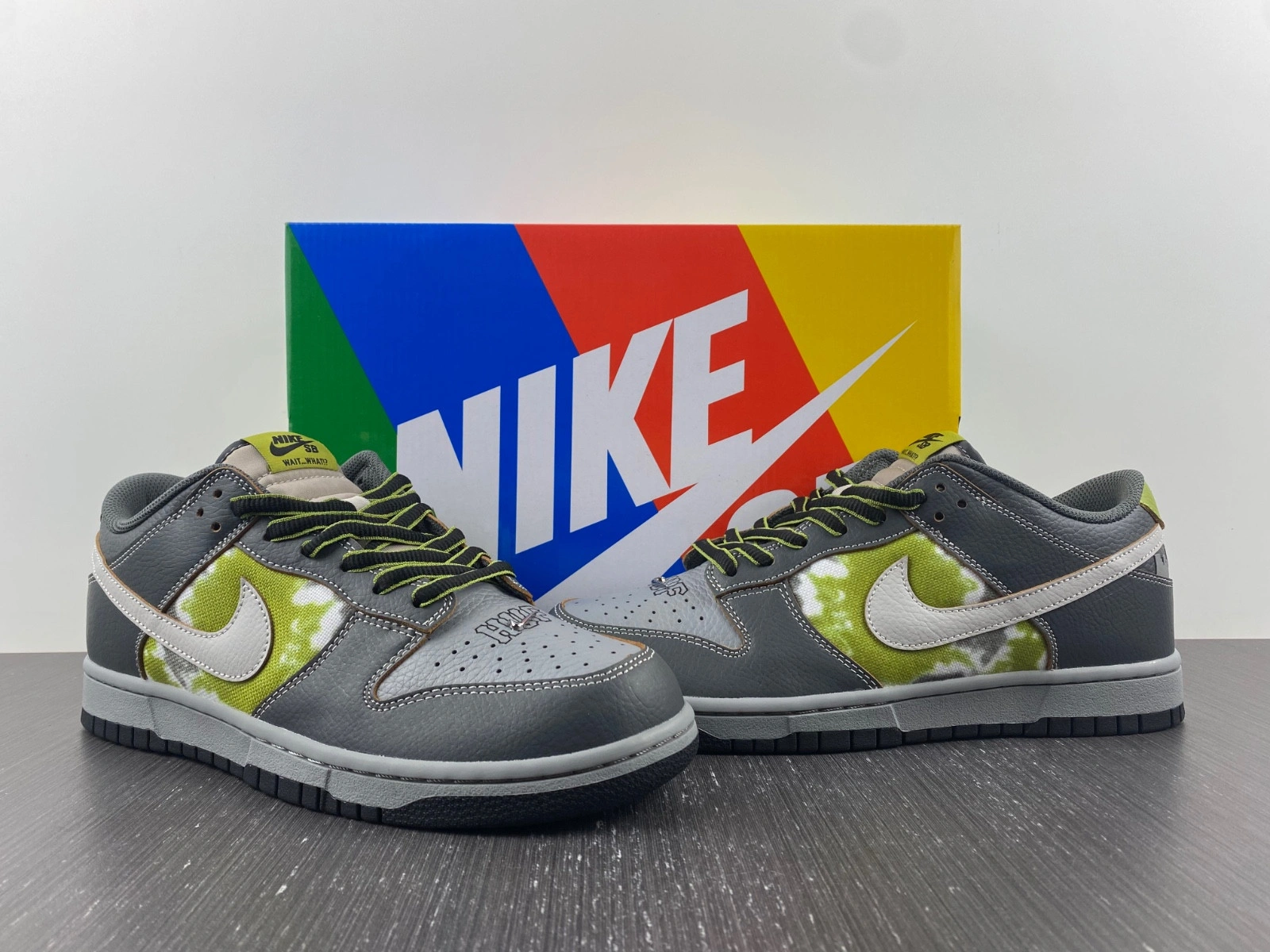 Nike SB Dunk Low HUF Wait, What!? (Friends and Family) FD8775-002