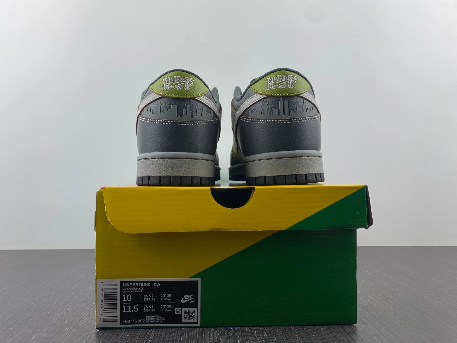 Nike SB Dunk Low HUF Wait, What!? (Friends and Family) FD8775-002