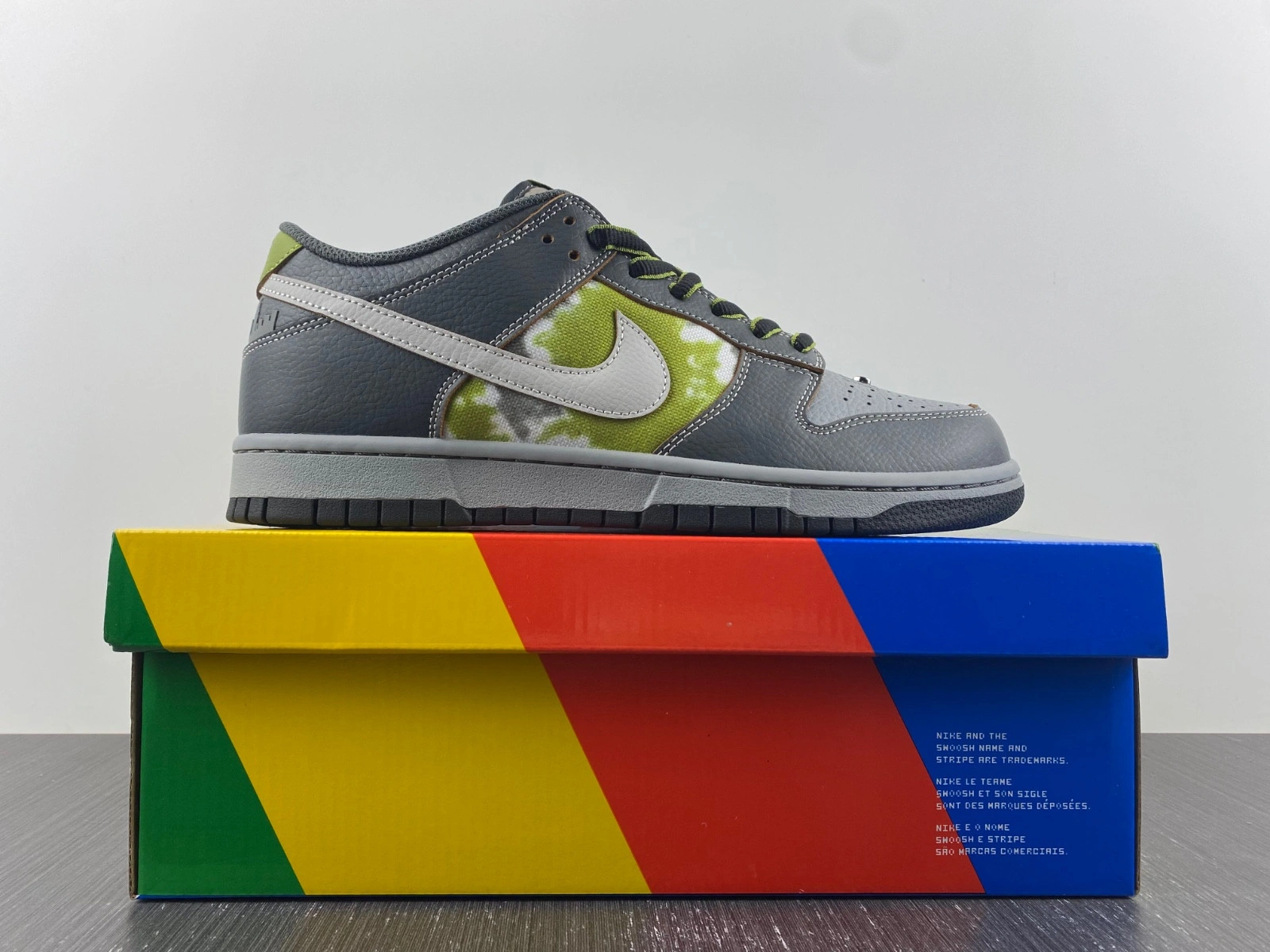 Nike SB Dunk Low HUF Wait, What!? (Friends and Family) FD8775-002