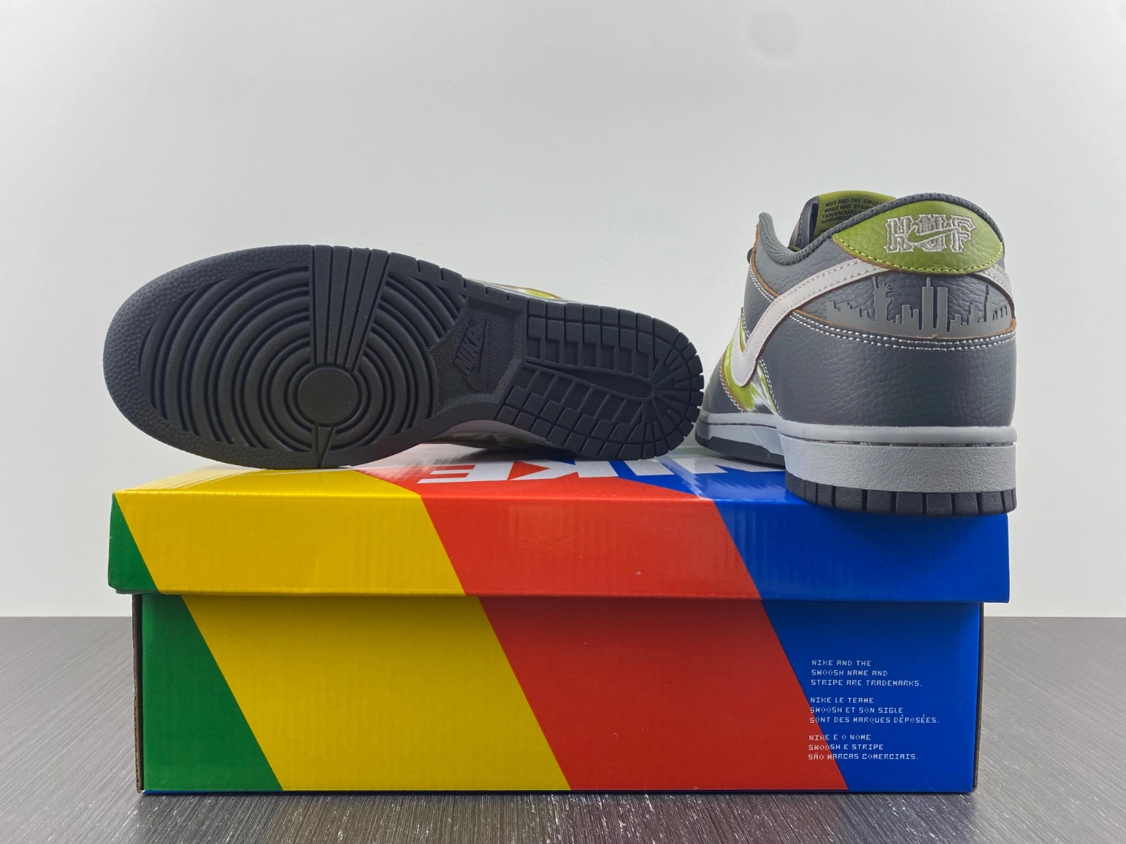 Nike SB Dunk Low HUF Wait, What!? (Friends and Family) FD8775-002