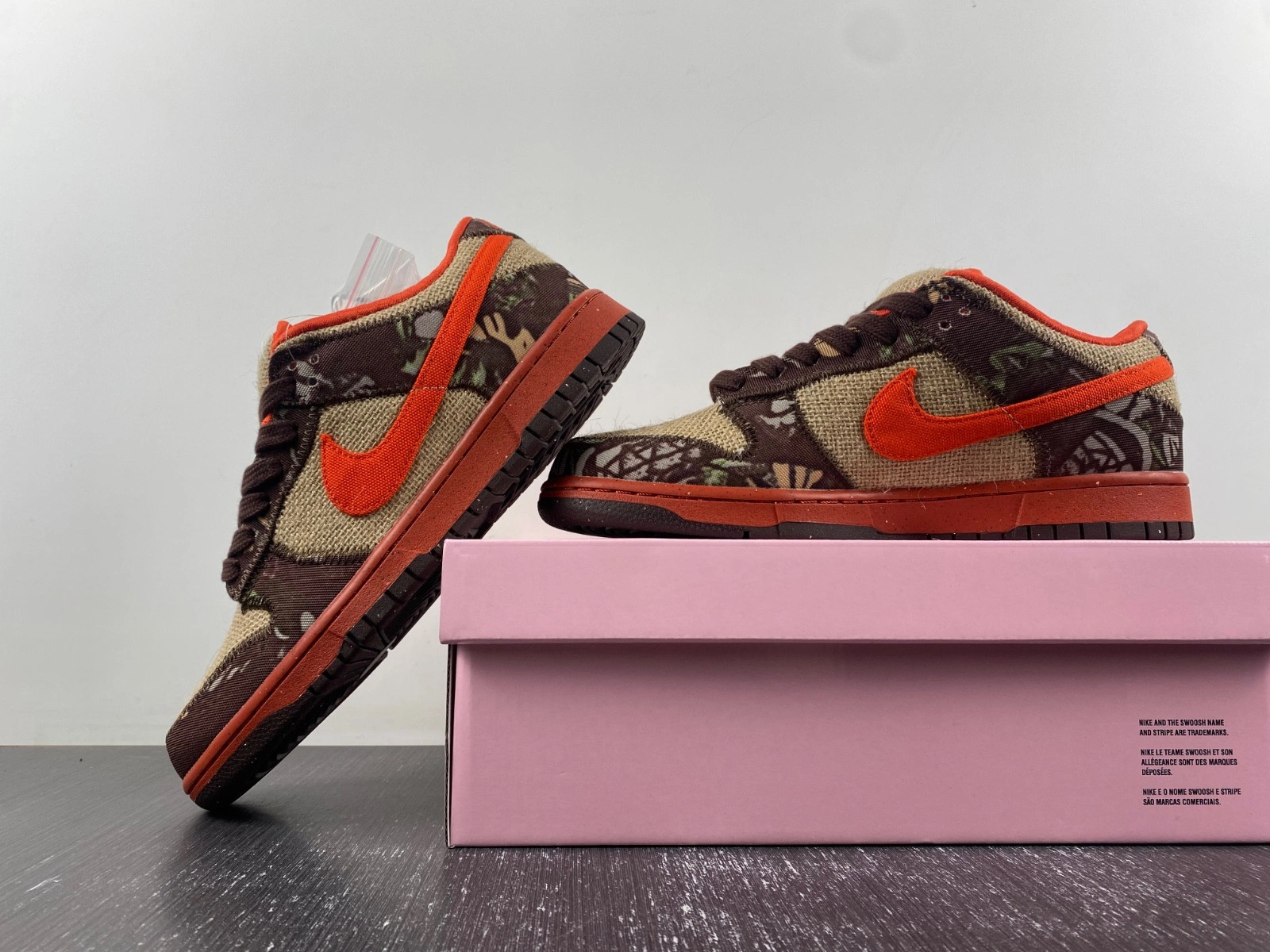 Nike SB Dunk Low Hunter Reese Forbes 304292-281
