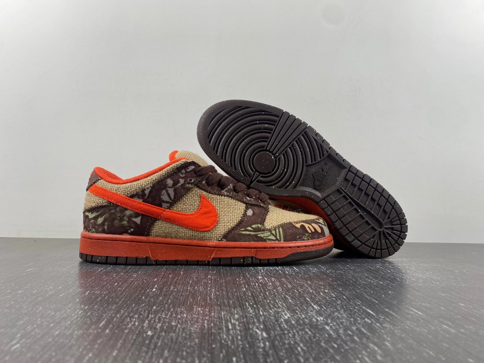 Nike SB Dunk Low Hunter Reese Forbes 304292-281