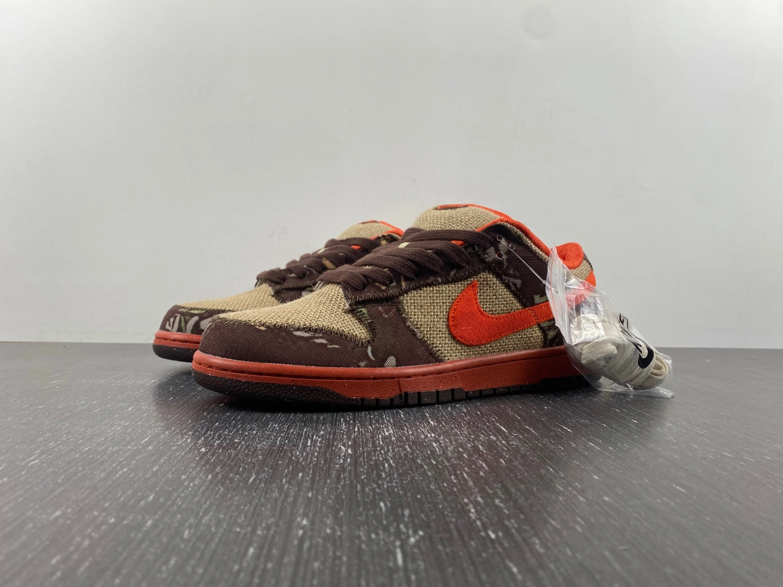 Nike SB Dunk Low Hunter Reese Forbes 304292-281