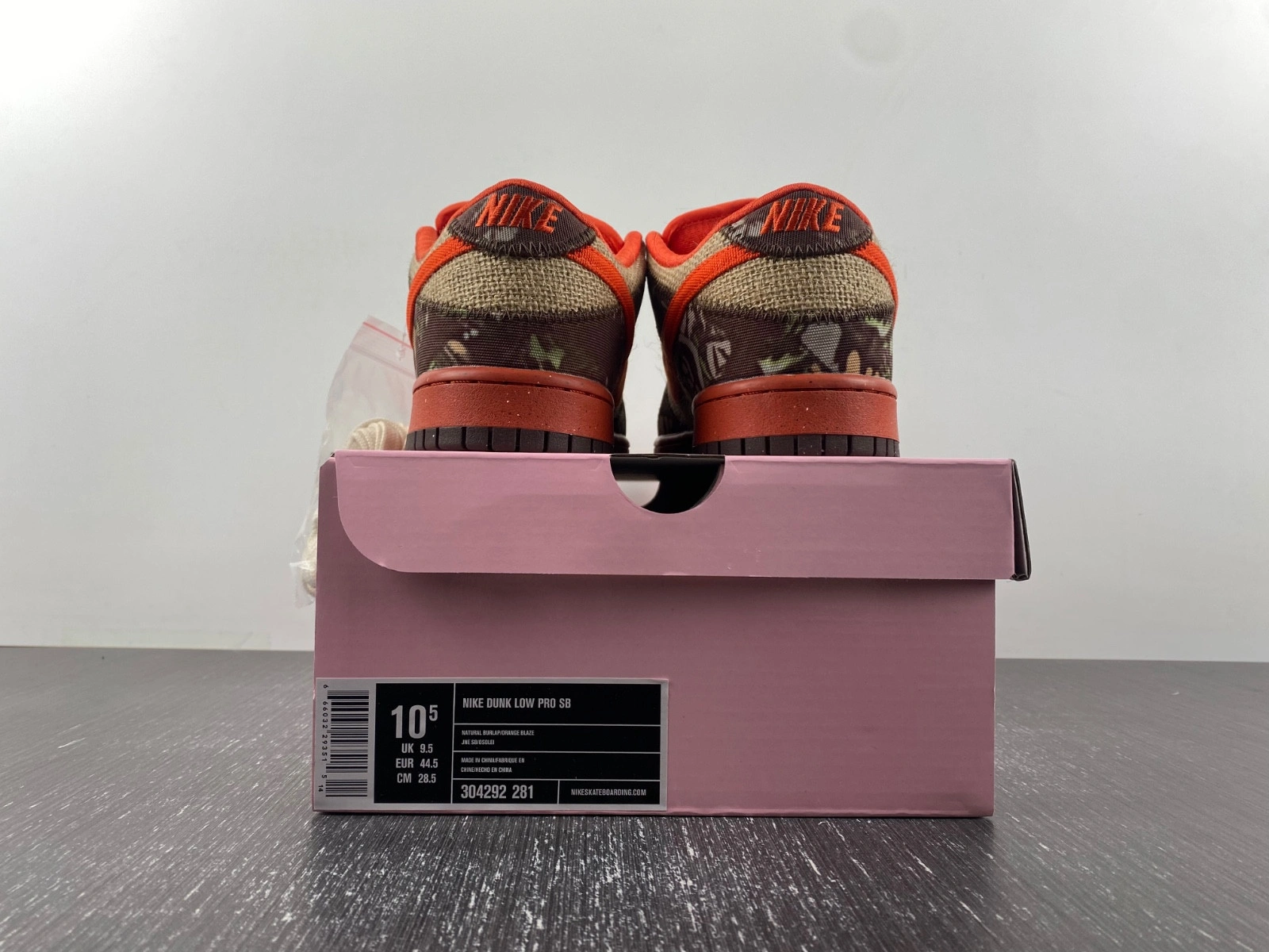 Nike SB Dunk Low Hunter Reese Forbes 304292-281