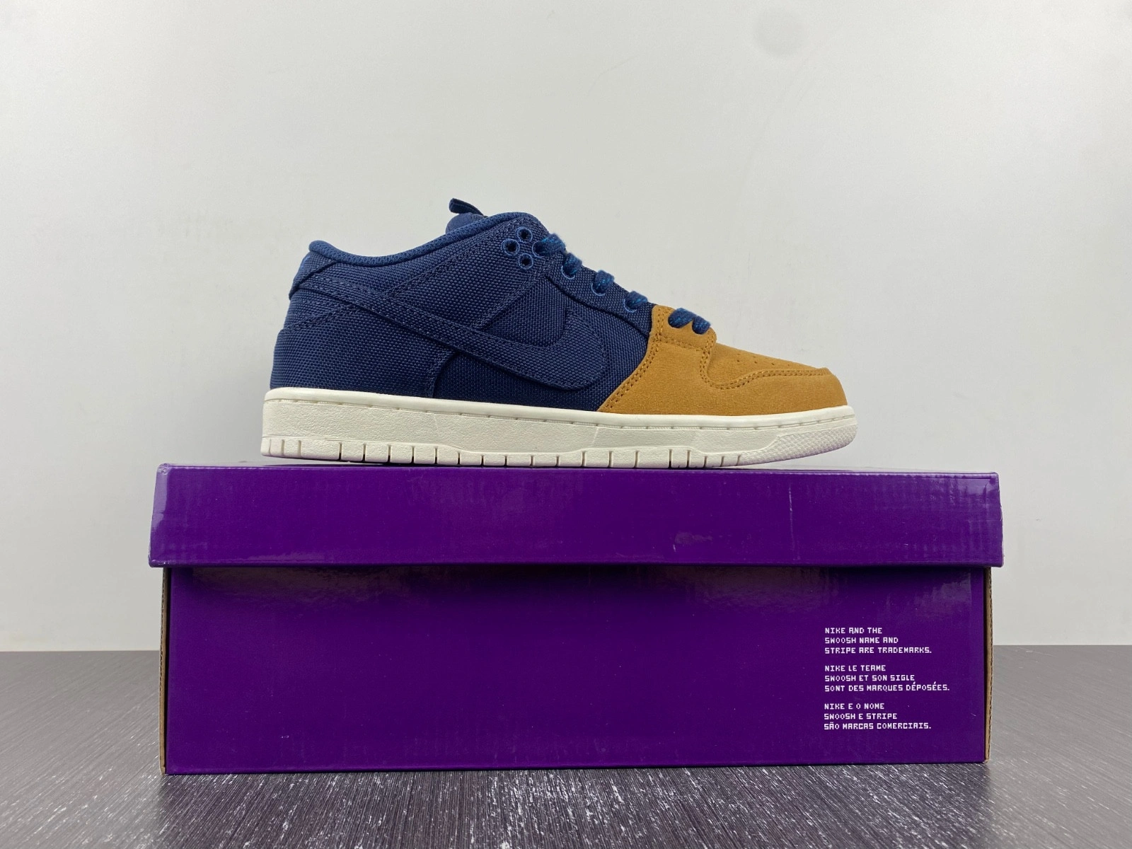 Nike SB Dunk Low 