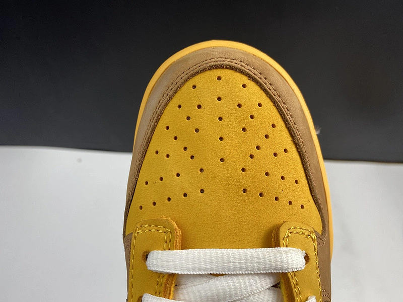 Nike SB Dunk Low Newcastle Brown Ale  313170-741